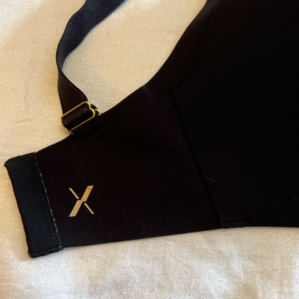 Knix Black Full Coverage Bra with Seamless Design. Plus size. Curvy.